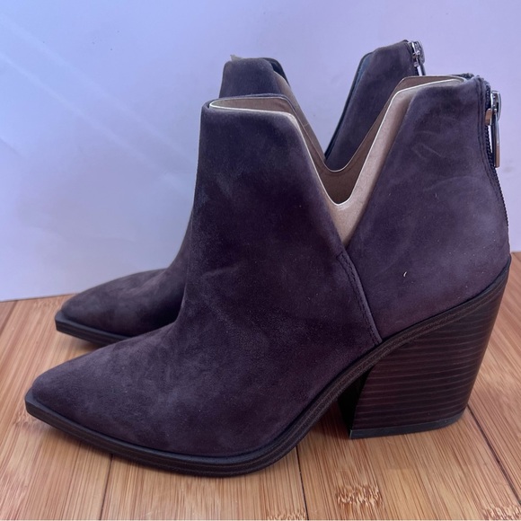 Vince Camuto Gigietta Women's Suede Ankle Boots - Dark Brown Size 7.5 - Picture 1 of 5
